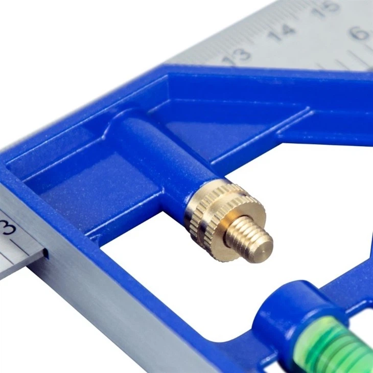 مزيج من المسطرة المربعة